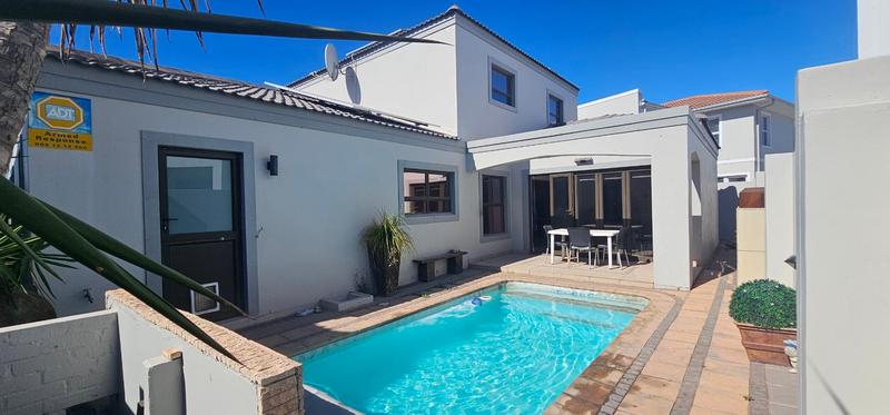 4 Bedroom Property for Sale in Calypso Beach Western Cape